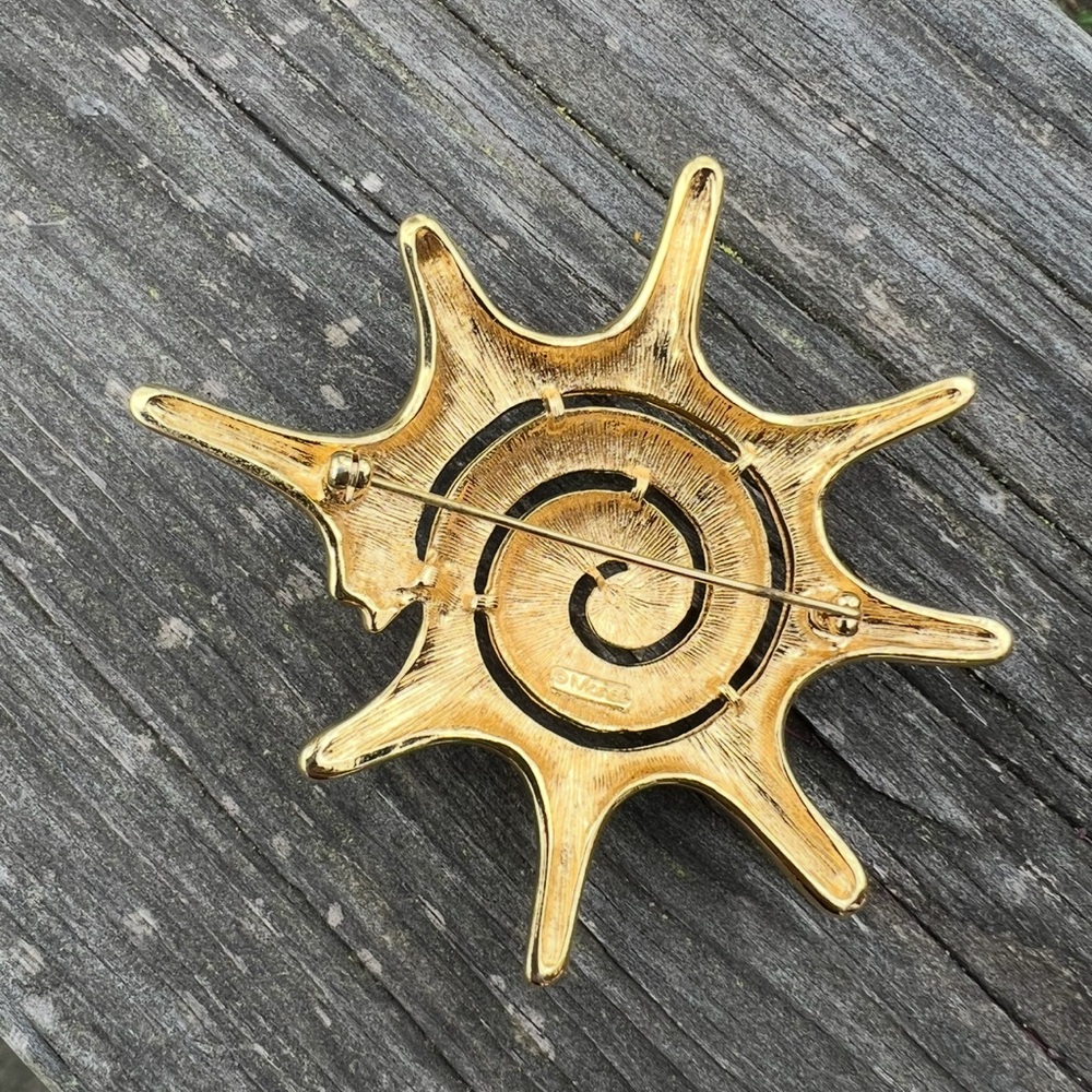 Vintage Monet Goldtone Sunburst Brooch - Picture 5 of 8